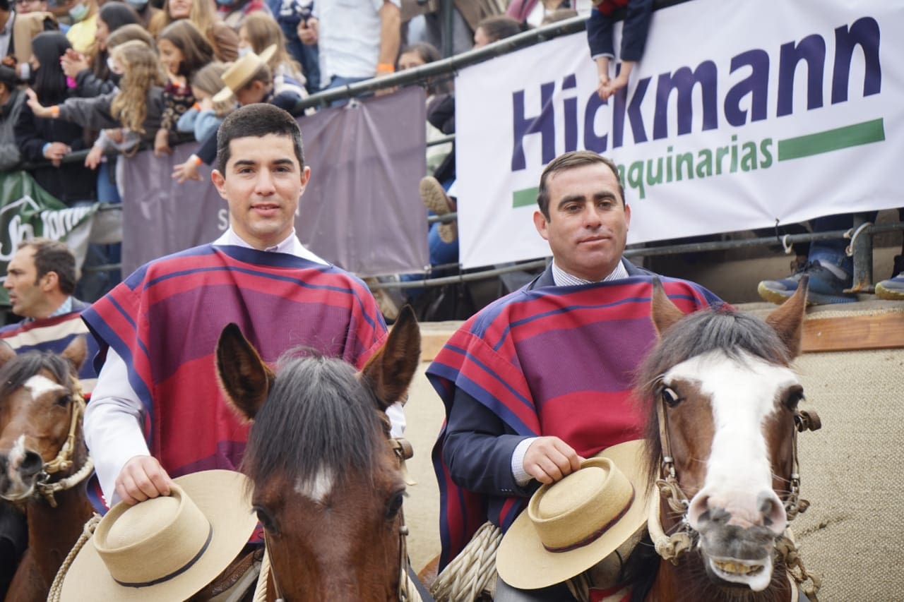 Cristian Leiva y José Manuel Toledo (Valle Santa Cruz), collera que obtuvo el segundo puesto en la Primera Libre A.
