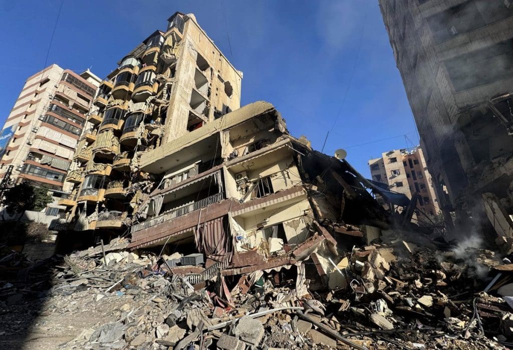 Un edificio con destrozos tras un ataque del Ejército israelí sobre la capital de Líbano, Beirut - Bilal Jawich / Xinhua News / ContactoPhoto