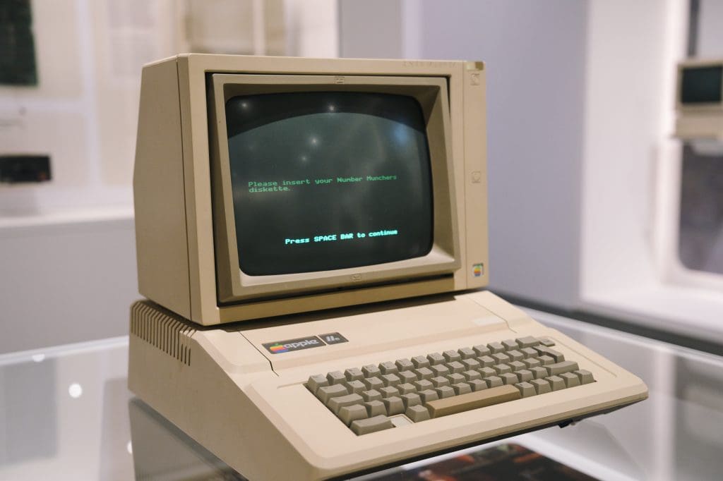 Evolución de Internet desde sus primeros años hasta la era de la inteligencia artificial