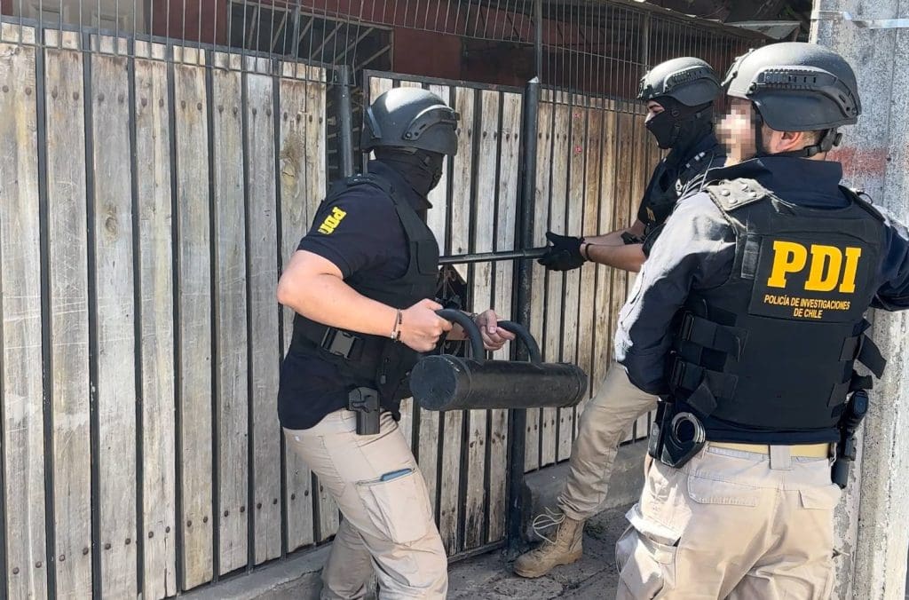Operativo de la PDI en 34 domicilios de San Fernando dejó 16 personas detenidas
