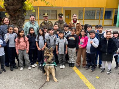 1 can policial...