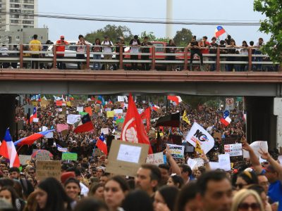 El 25 de octubre se desarrolló en Rancagua la marcha más multitudinaria marcha de la que se tenga registro en la capital regional. Cuando la cabeza de la marcha pasaba bajo la Ruta Travesía, la cola recién comenzaba a salir de la Plaza de Los Héroes.
