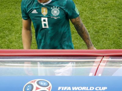 El alemán Toni Kroos representa el fracaso de Alemania en el Mundial de Rusia, donde los alemanes acudían como vigentes campeones, título conseguido cuatro años antes en Brasil 2014. EFE/EPA/DIEGO AZUBEL.