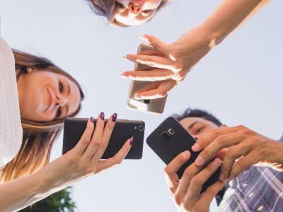 Los smartphones ya forman parte de nuestra vida cotidiana. Foto: Freepik.