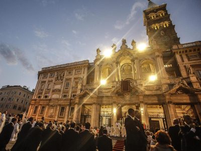 Portada principal de la Basílica Santa María la Mayor de Roma. Celebración del Corpus Domini, con el Papa Francisco. EFE/EPA/GIUSEPPE LAMI