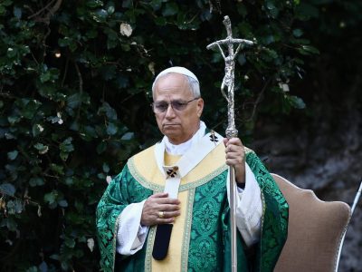 El papado de Prevost será largo y con cambios paulatinos, que llevarán a la Iglesia Católica a un proceso de modernización en lo administrativo", explica a EFE el historiador Mario Escobar. EFE/EPA/YARA NARDI / POOL
