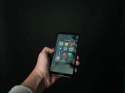 Las plataformas que encumbraron a los grandes creadores de contenido se han convertido en el escenario de una rebelión silenciosa mediante desuscripciones masivas y llamadas al boicot. Foto: Magnus Mueller (Pexels).