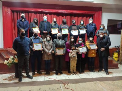 Alumnos certificados con las autoridades