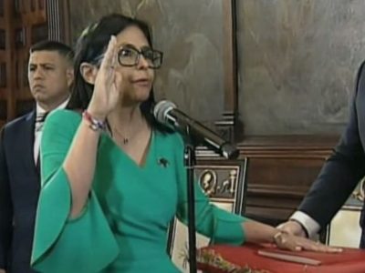Jura de Delcy Rodríguez como presidenta encargada de Venezuela

REMITIDA / HANDOUT por GOBIERNO DE VENEZUELA
Fotografía remitida a medios de comunicación exclusivamente para ilustrar la noticia a la que hace referencia la imagen, y citando la procedencia de la imagen en la firma
05/1/2026