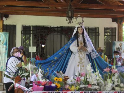 LA COMPAÑIA 8