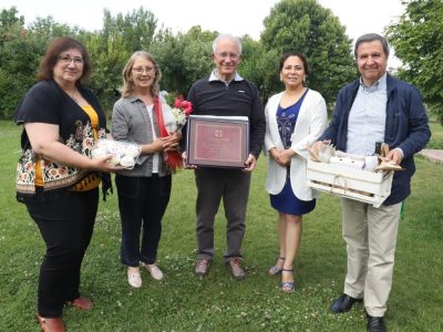 Uno de los homenajeados fue el cardiólogo Dr. Rafael Castillo junto a la directiva del Colmed.