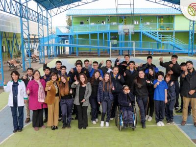 Estudiantes de cuarto medio del Liceo Gultro participan en la inauguración del primer preuniversitario comunal de Olivar.