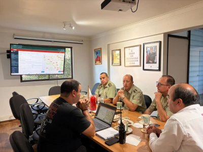 bomberos y carabineros