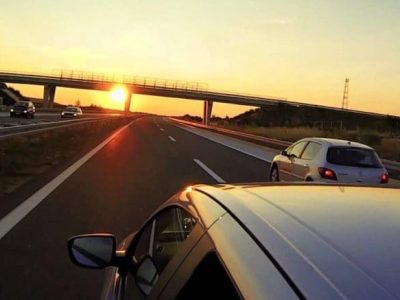carros-en-carretera-780x437