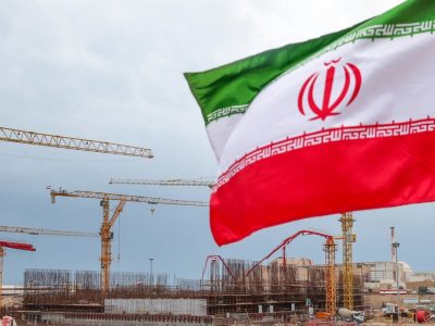 Archivo - Una bandera de Irán cerca de las obras en la central nuclear de Bushehr (archivo)
- Europa Press/Contacto/Iranian Presidency - Archivo