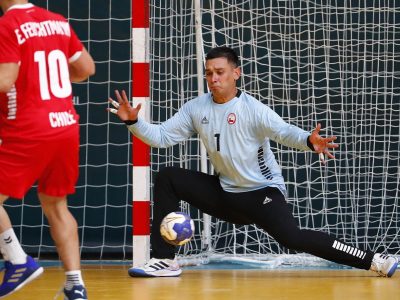 VINA DEL MAR, CHILE Ð OCT 30: Vicente Gonzalez de Chile en accion durante el partido de balonmano masculino del grupo A contra Republica Dominicana en los Juegos Panamericanos Santiago 2023 en el Gimnasio Polideportivo el 30 de octubre en Vina del Mar, Chile./ Vicente Gonzalez of Chile in action during the Men«s handball group A match against Dominican Republic at the Santiago 2023 Pan American Games at Gimnasio Polideportivo on October 30 in Vina del Mar, Chile. (Foto de Sebastian Cisternas / Santiago 2023 via Photosport)